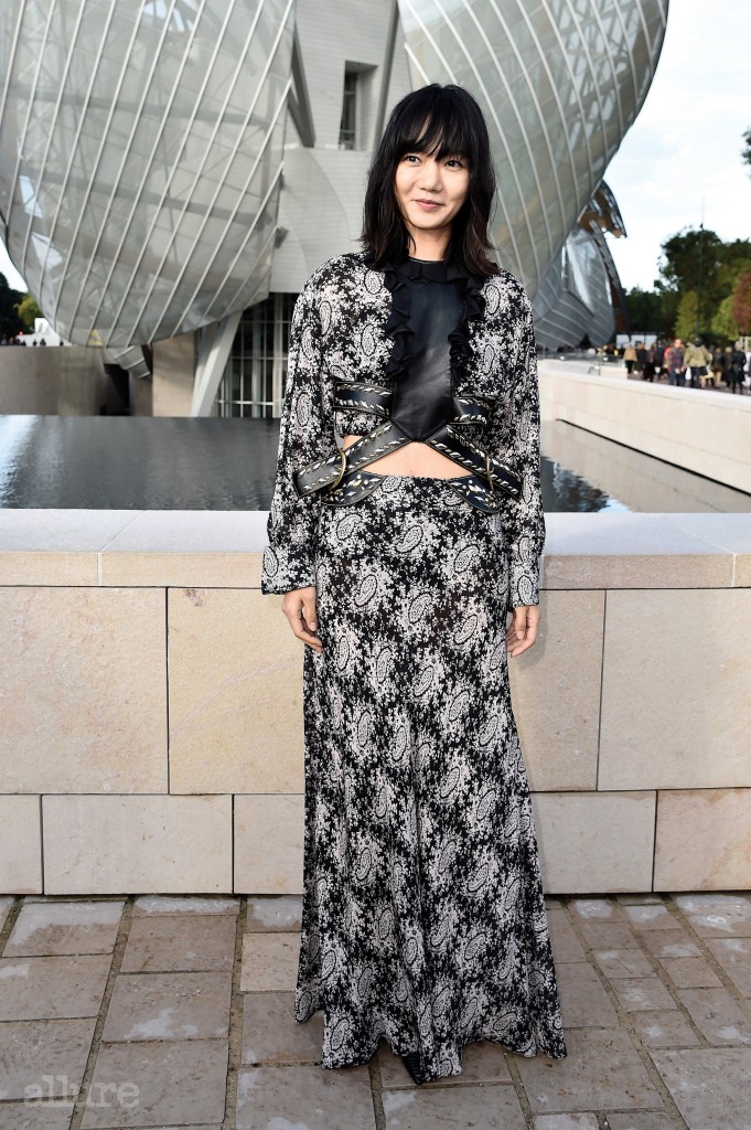 PARIS, FRANCE - OCTOBER 07: Doona Bae attends the Louis Vuitton  show as part of the Paris Fashion Week Womenswear Spring/Summer 2016 on October 7, 2015 in Paris, France.  (Photo by Rindoff/Le Segretain/Getty Images for Louis Vuitton)
