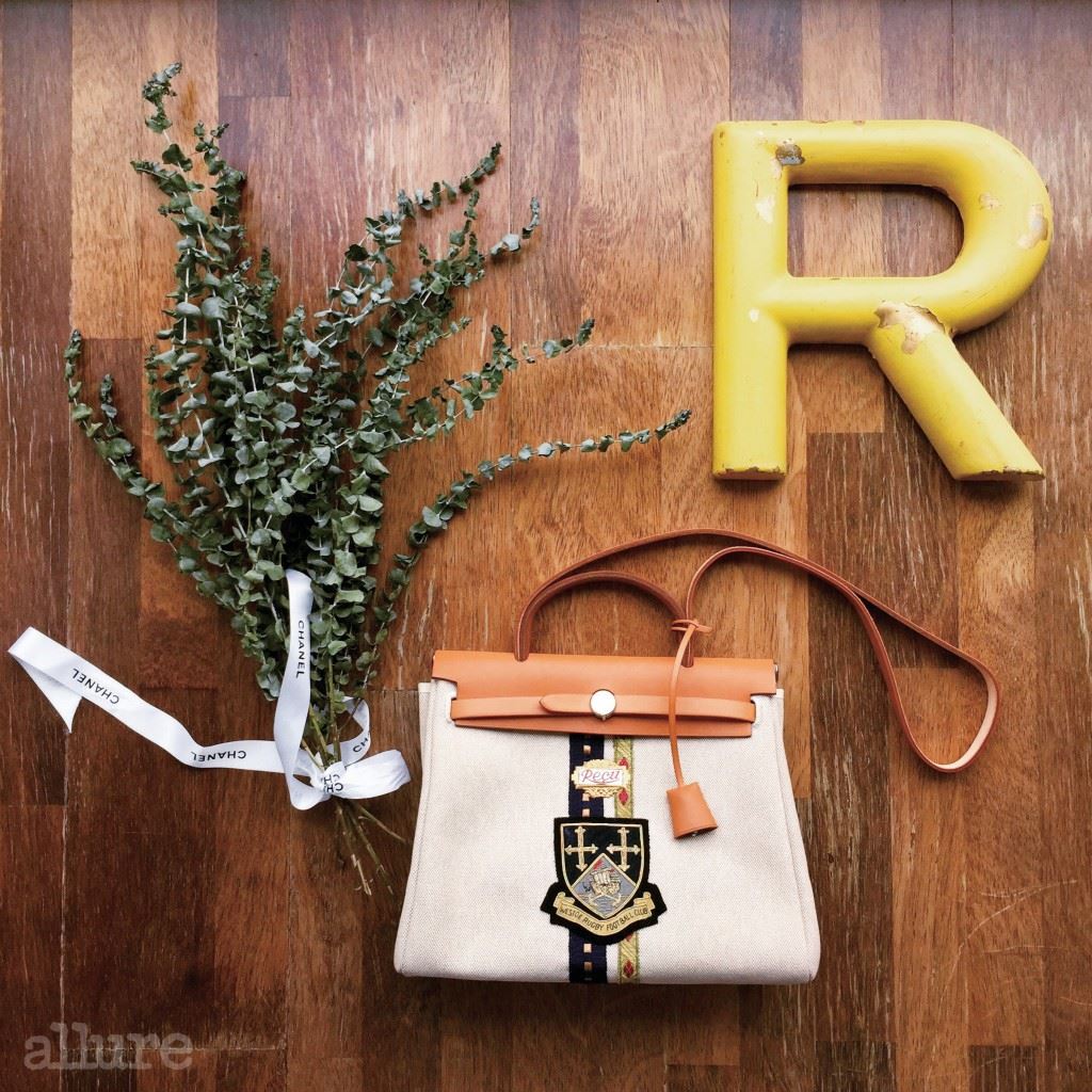 Her bag with R