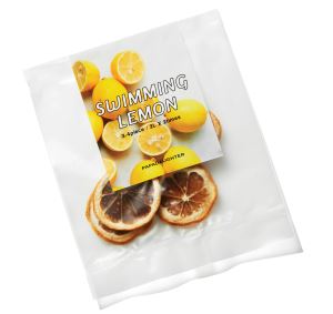 파파도터의 스위밍 레몬. 말린 레몬 조각을 차가운 물에 우려내면 상큼한 디톡스 워터가 완성된다. 25g 1만원대.