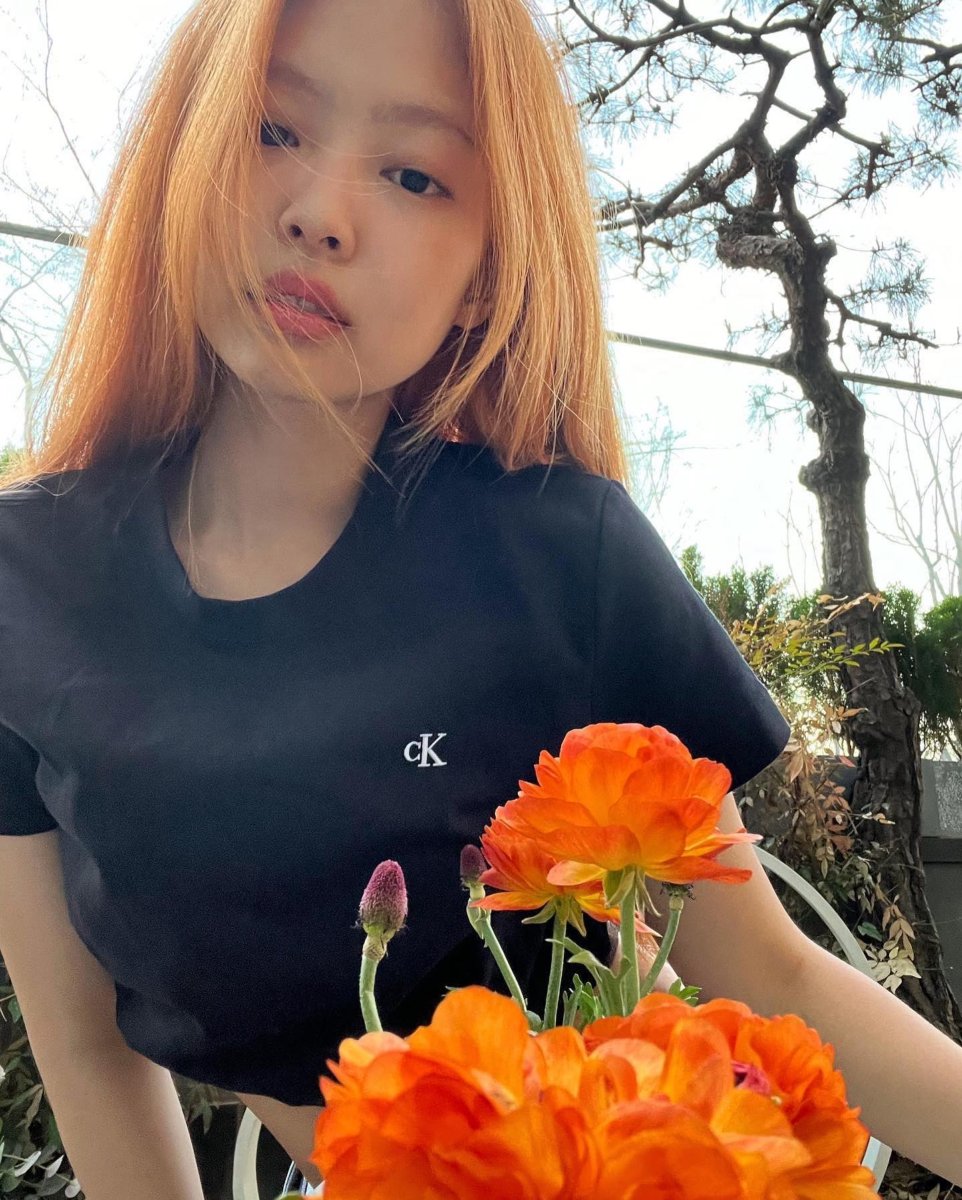 2022 여자 염색 추천, 오렌지 헤어로 변신한 블랙핑크 제니 | 얼루어 코리아 (Allure Korea)