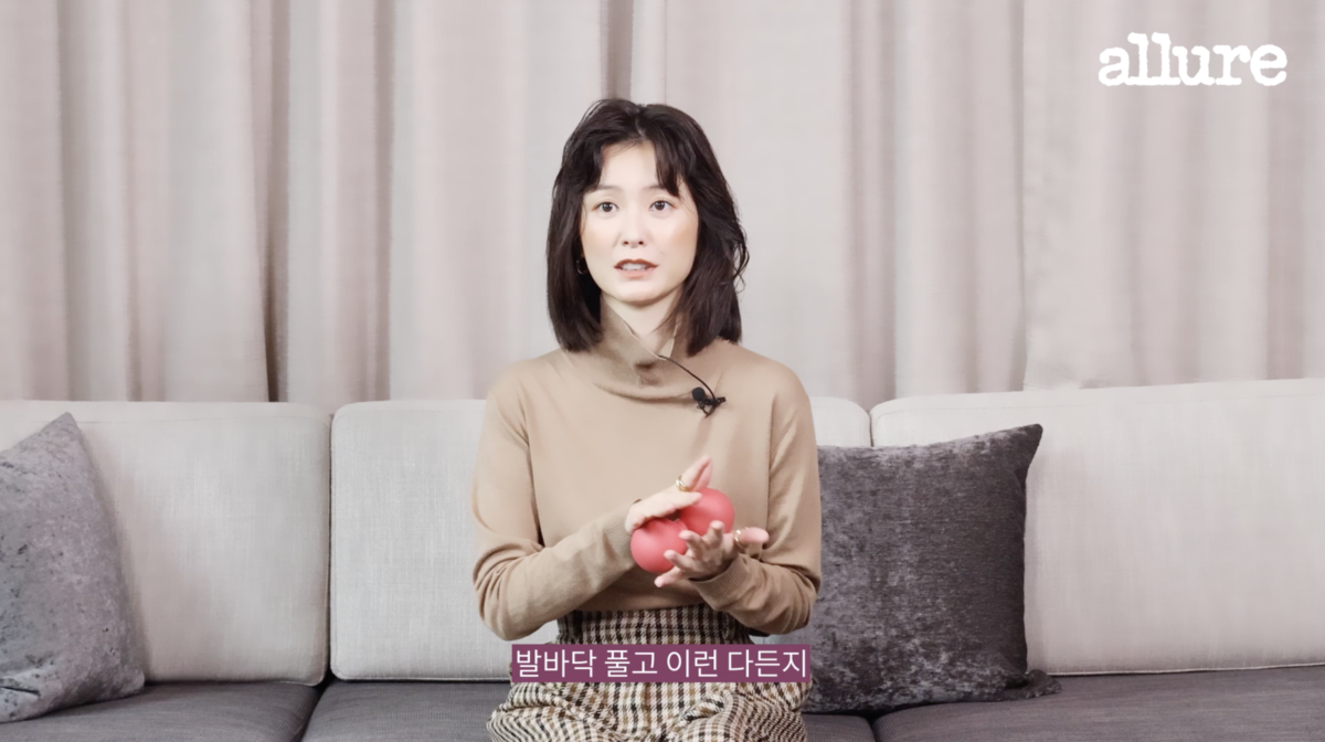 강원도로 커버촬영 온 정유미의 가방을 털다?! | 얼루어 코리아 (allure Korea)