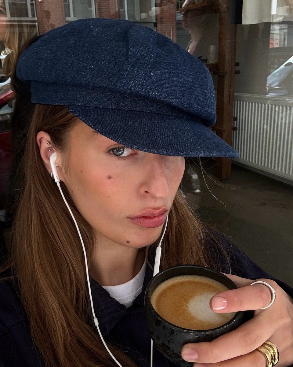 2025 freefall styling, V neck, 브이넥, 니트, 니트코디, 가을 코디