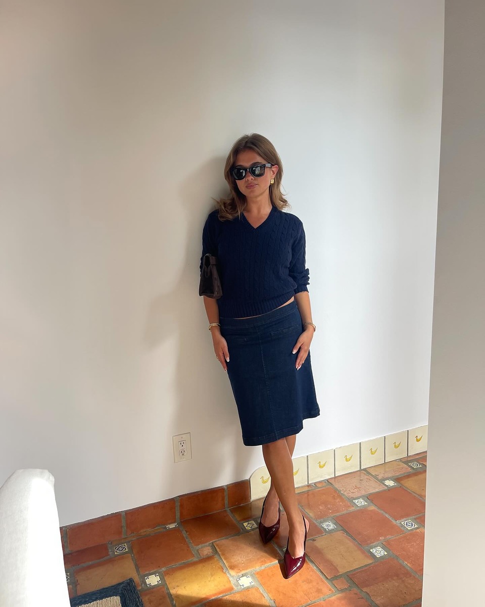 2025 freefall styling, V neck, 브이넥, 니트, 니트코디, 가을 코디