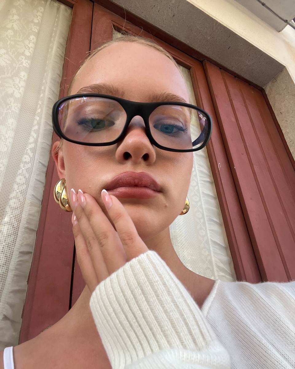 2025 freefall styling, V neck, 브이넥, 니트, 니트코디, 가을 코디