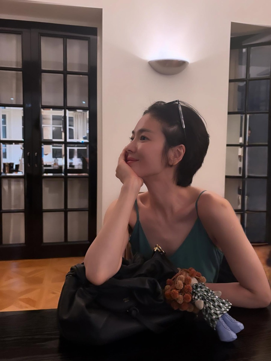 women's mullet hair, fixie cut, 2025 hair cut trend, 송혜교, 울프컷, 여자 울프컷, Hyegyo Song