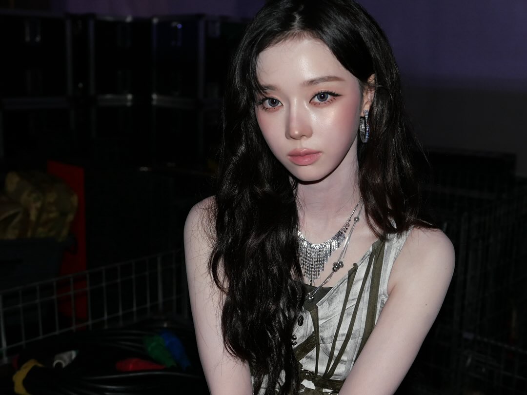 2025 trend hair color, jet black, black hair, aespa winter, 2025 가을 헤어 컬러