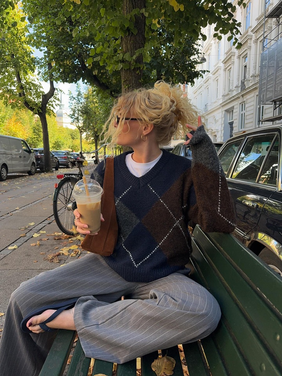 cardigan styling 2025, cardigan ootd, cardigan outfit, 가디건, 카디건, 가디건 코디