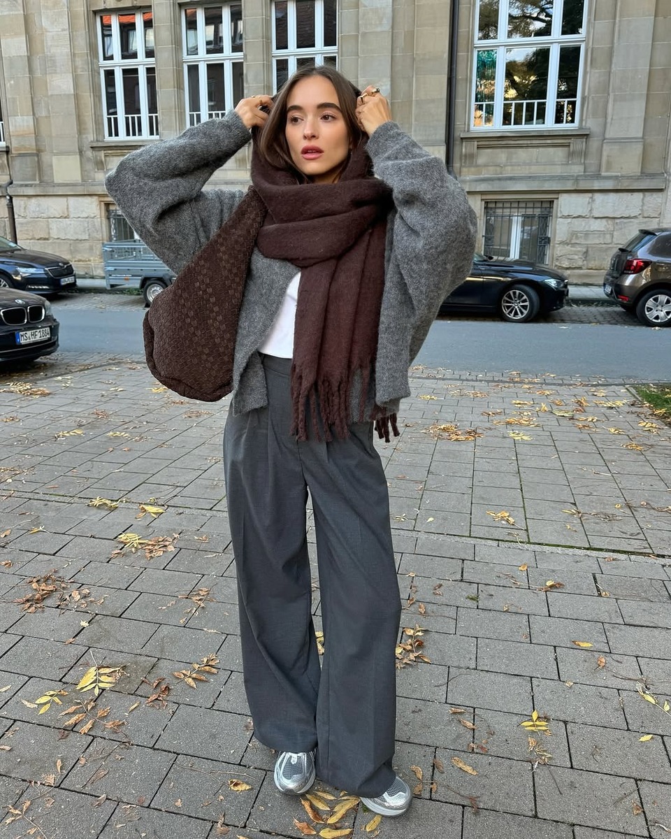 cardigan styling 2025, cardigan ootd, cardigan outfit, 가디건, 카디건, 가디건 코디