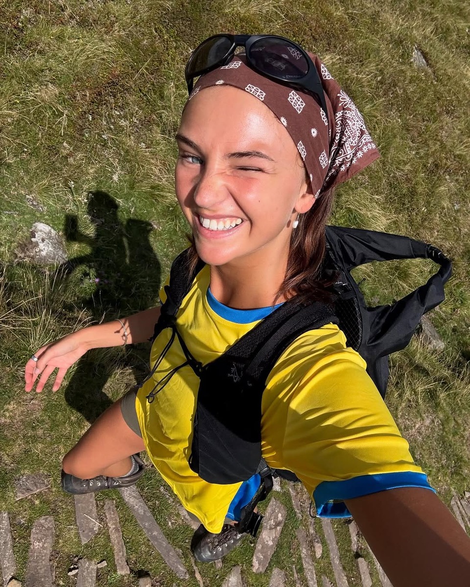 hiking fashion, gen-z hiking outfit, hiking ootd, 하이킹 룩, 등산 패션, 젠지 취미, 하이킹, 트레킹