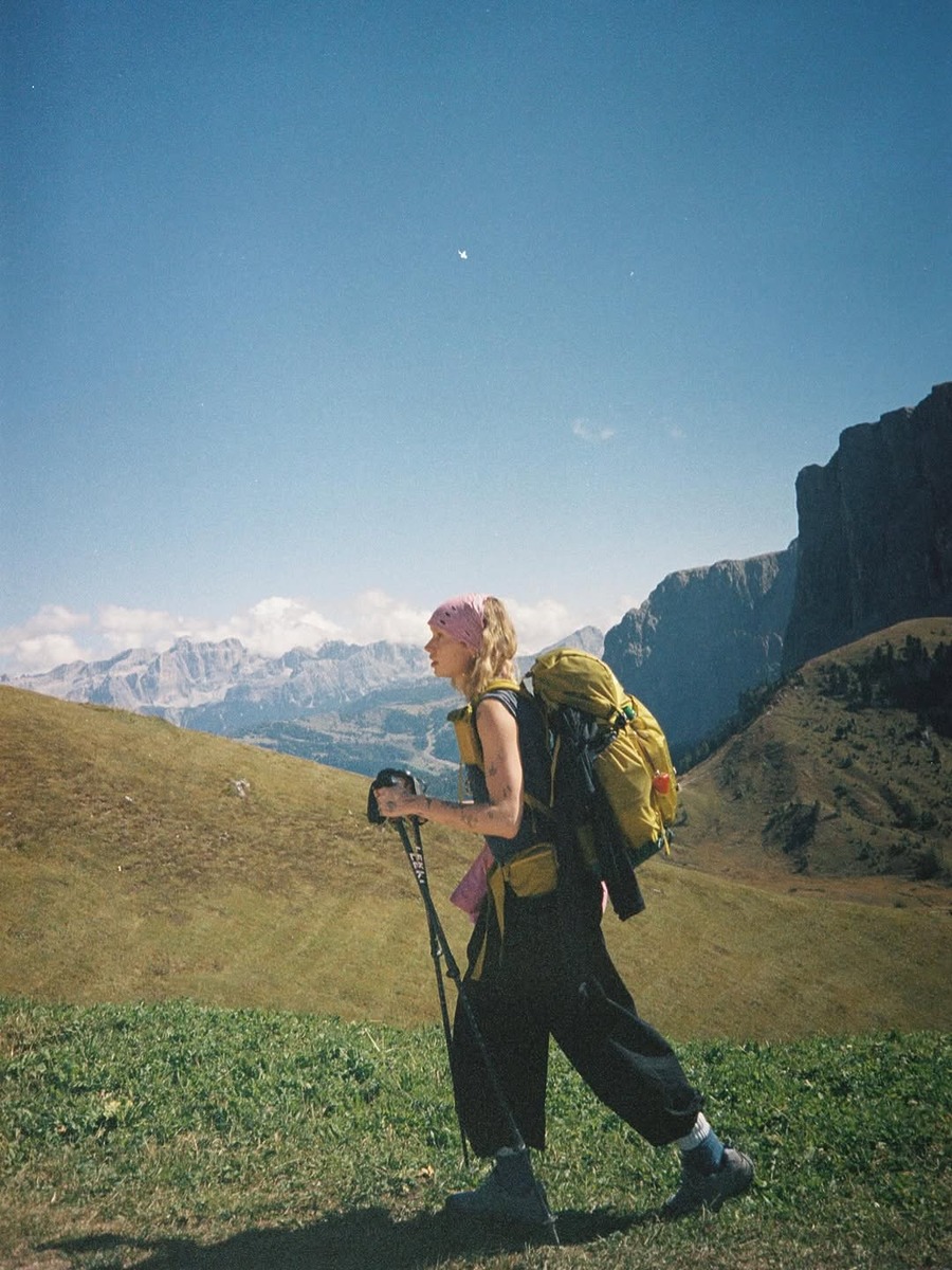 hiking fashion, gen-z hiking outfit, hiking ootd, 하이킹 룩, 등산 패션, 젠지 취미, 하이킹, 트레킹