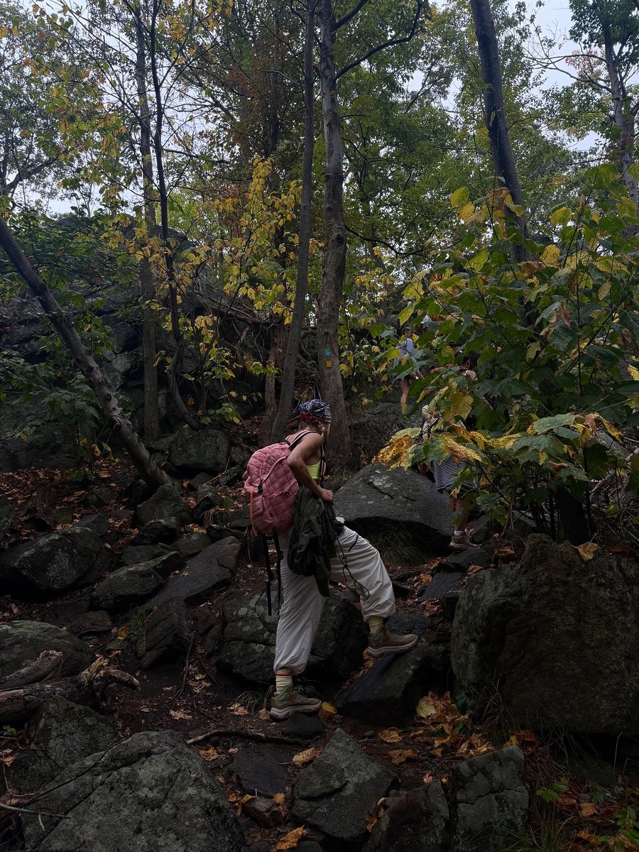 hiking fashion, gen-z hiking outfit, hiking ootd, 하이킹 룩, 등산 패션, 젠지 취미, 하이킹, 트레킹