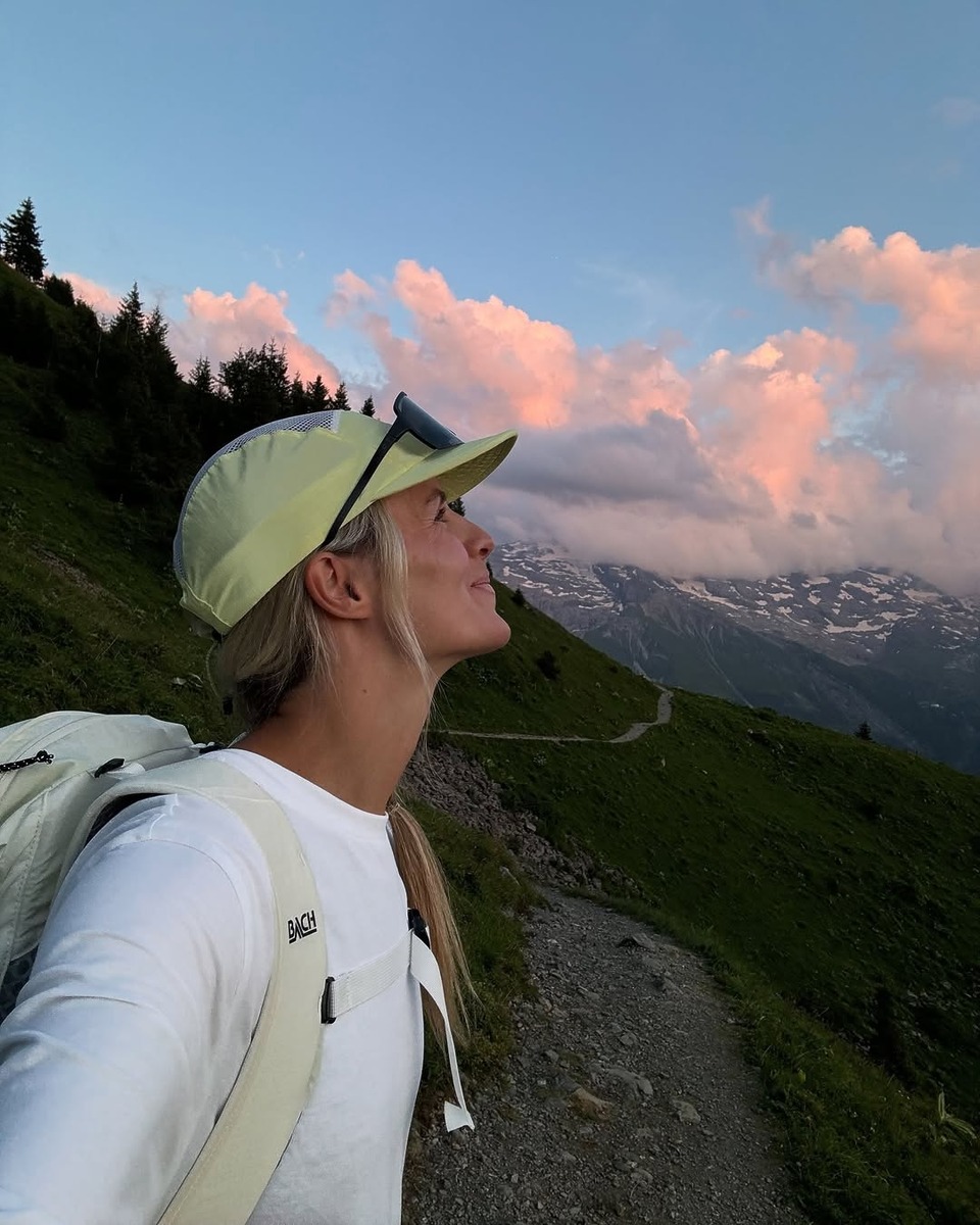 hiking fashion, gen-z hiking outfit, hiking ootd, 하이킹 룩, 등산 패션, 젠지 취미, 하이킹, 트레킹