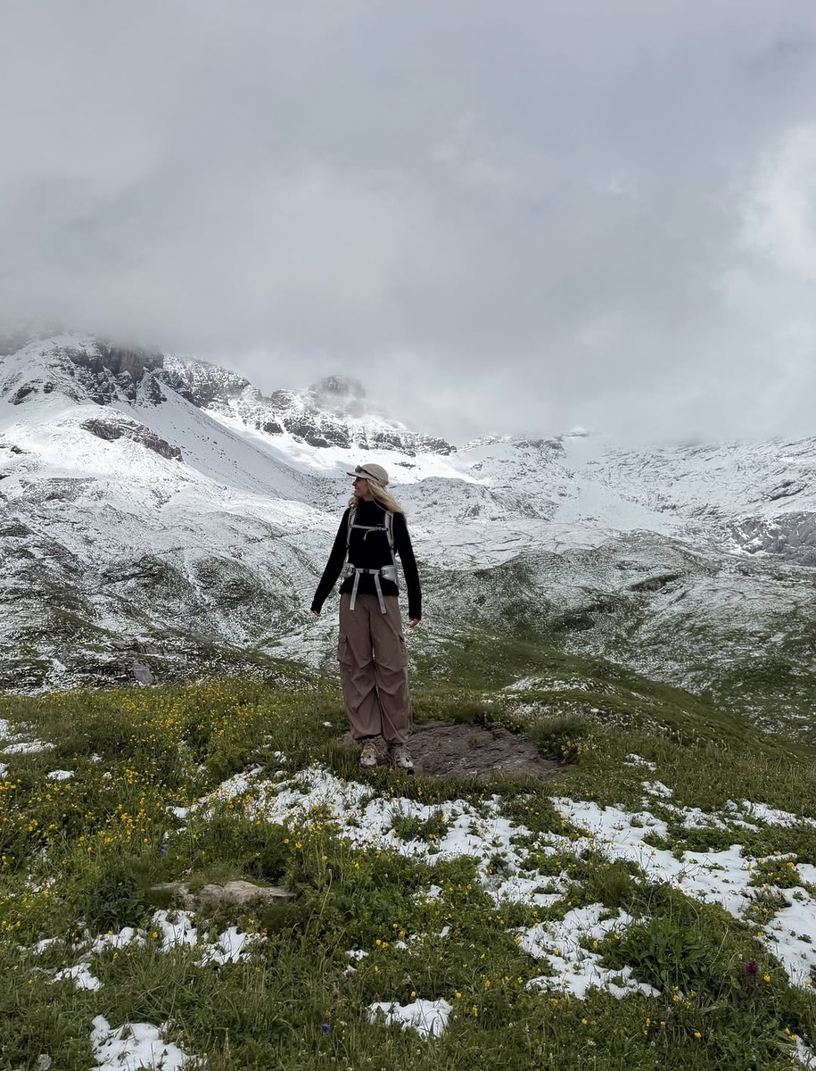 hiking fashion, gen-z hiking outfit, hiking ootd, 하이킹 룩, 등산 패션, 젠지 취미, 하이킹, 트레킹