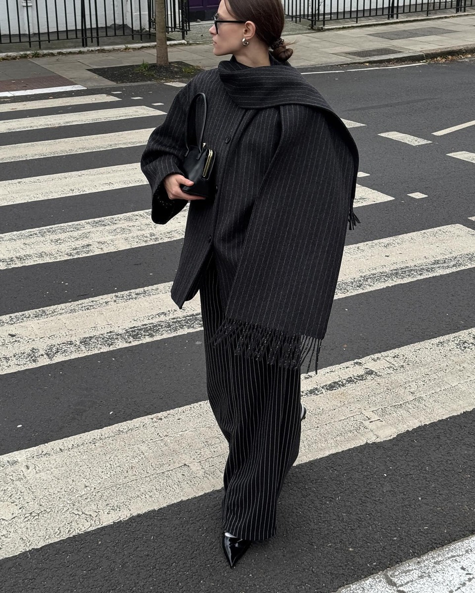 cape coat styling, cape coat, 2025 f/w fashion keyword, 케이프코트, 망토