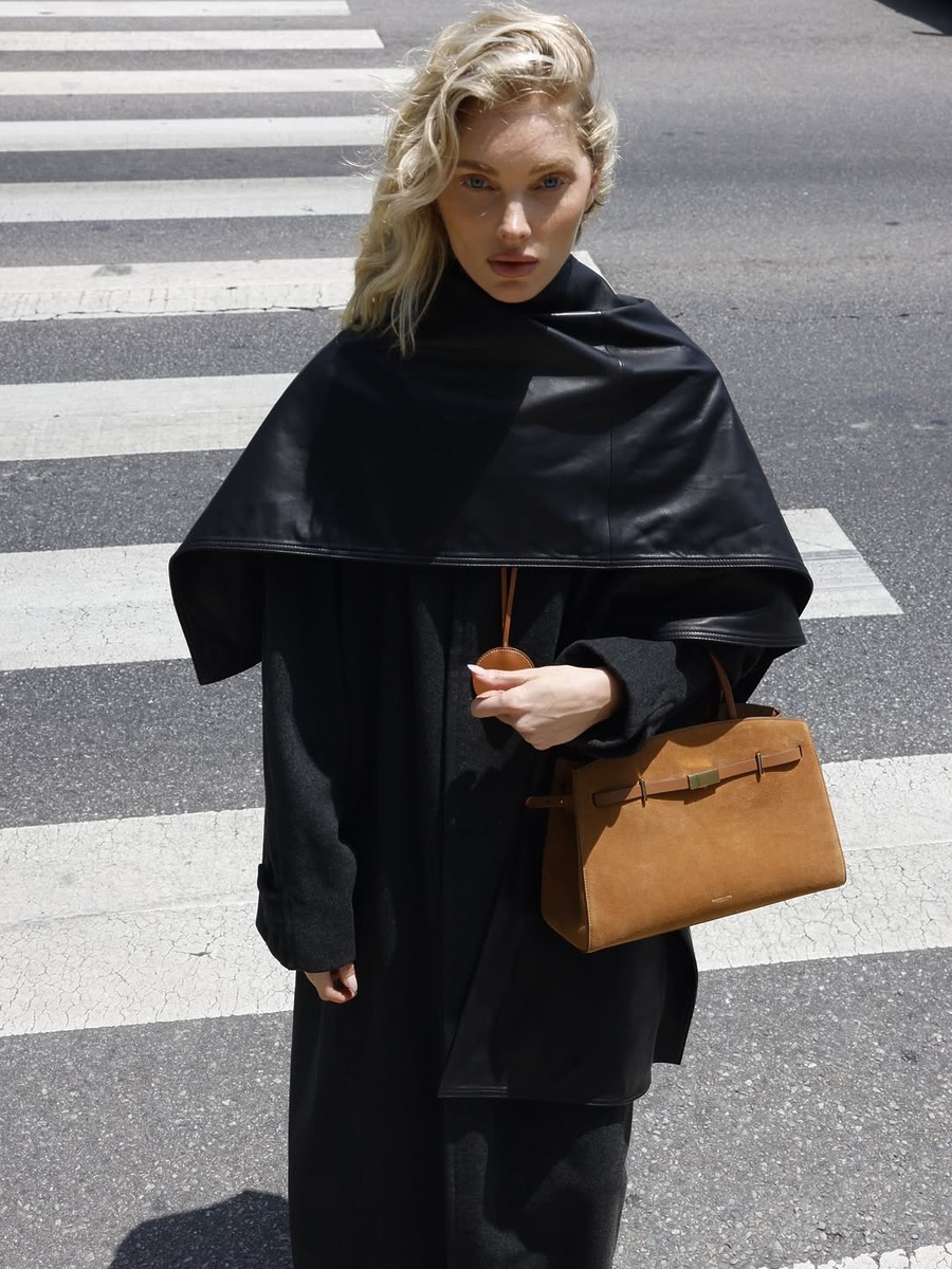 cape coat styling, cape coat, 2025 f/w fashion keyword, 케이프코트, 망토