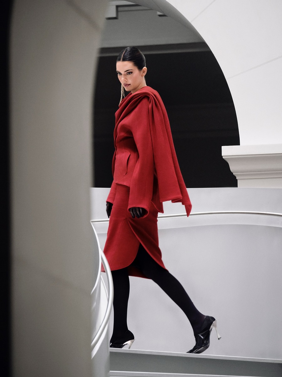 cape coat styling, cape coat, 2025 f/w fashion keyword, 케이프코트, 망토