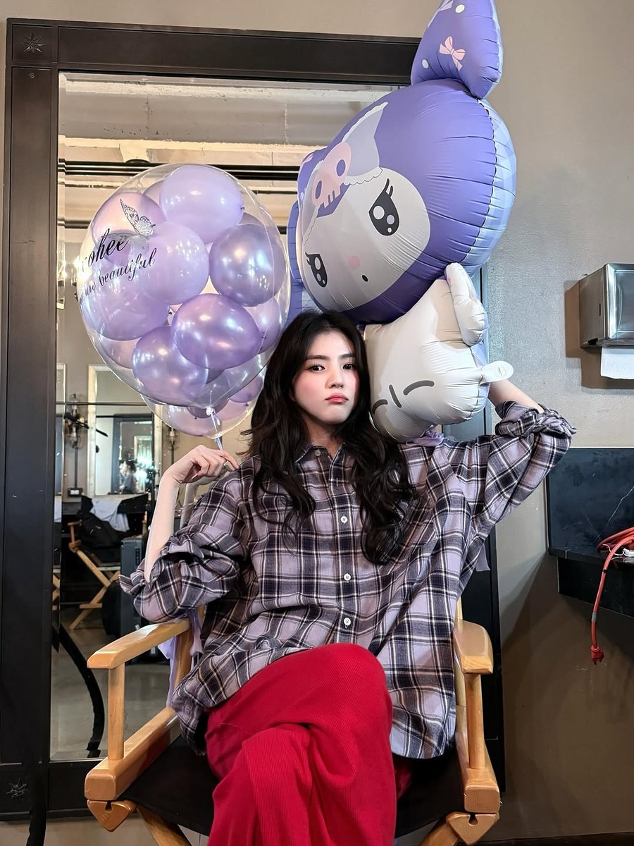 한소희 연보라 한소희 체크셔츠