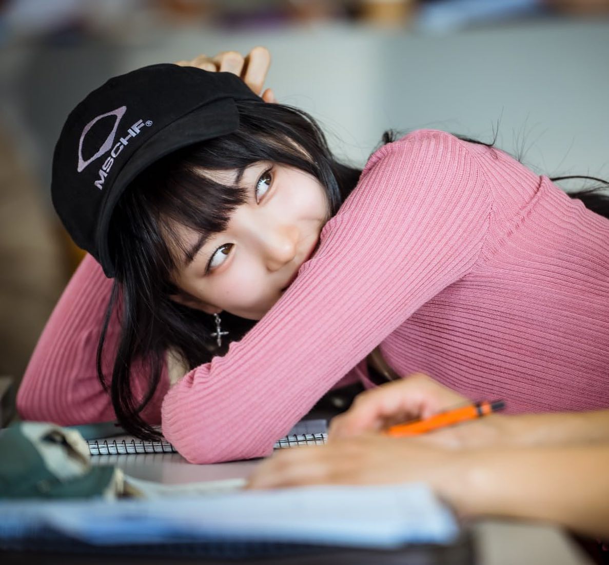 수지 핑크 패션