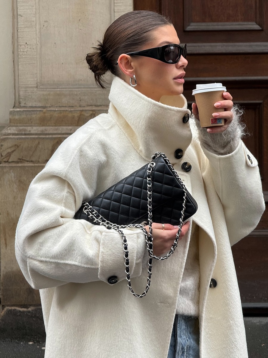 한겨울에 입는 아이보리 아우터의 매력!