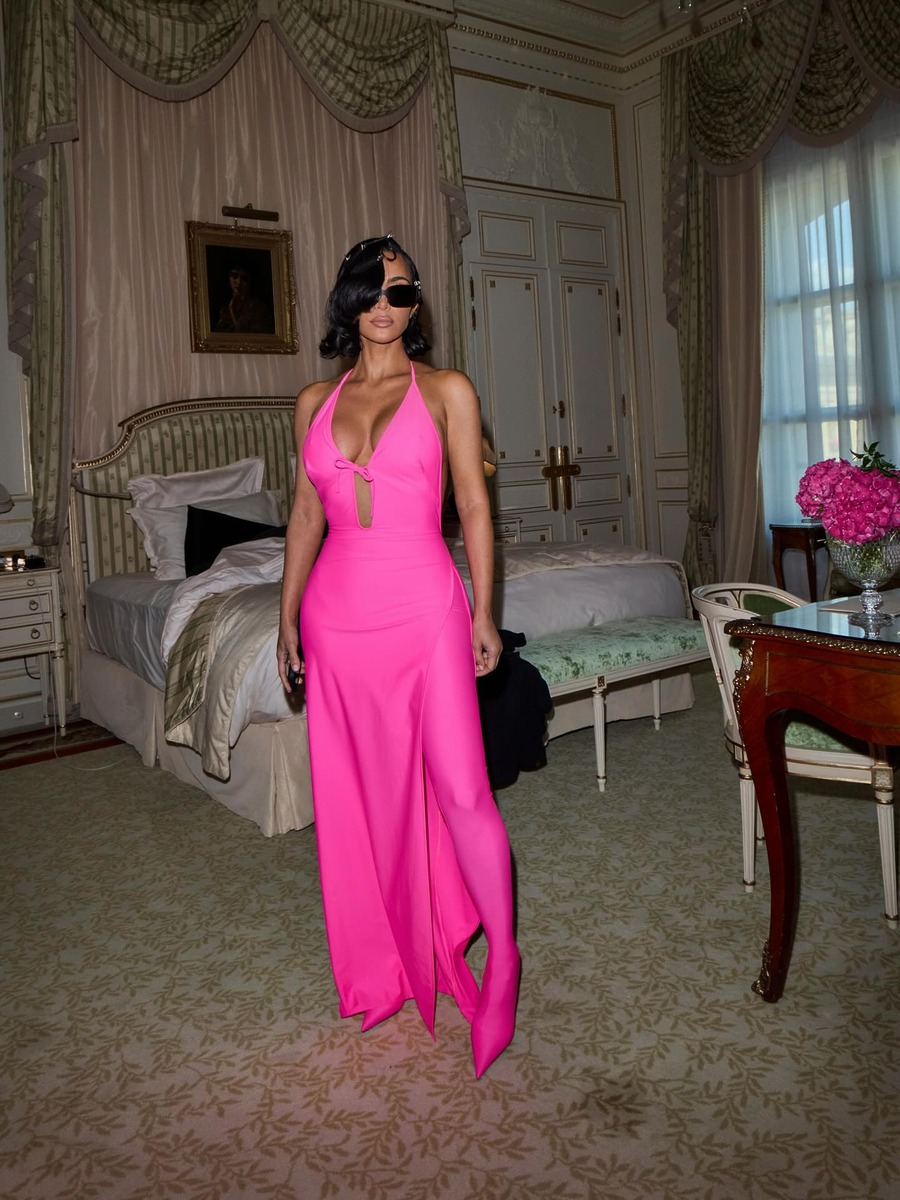 핑크룩 킴카다시안