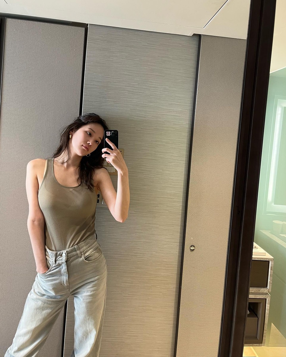 전종서 데님팬츠