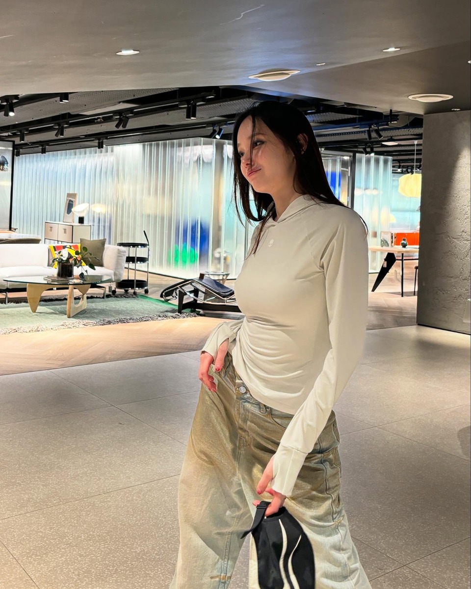 전종서 데님팬츠