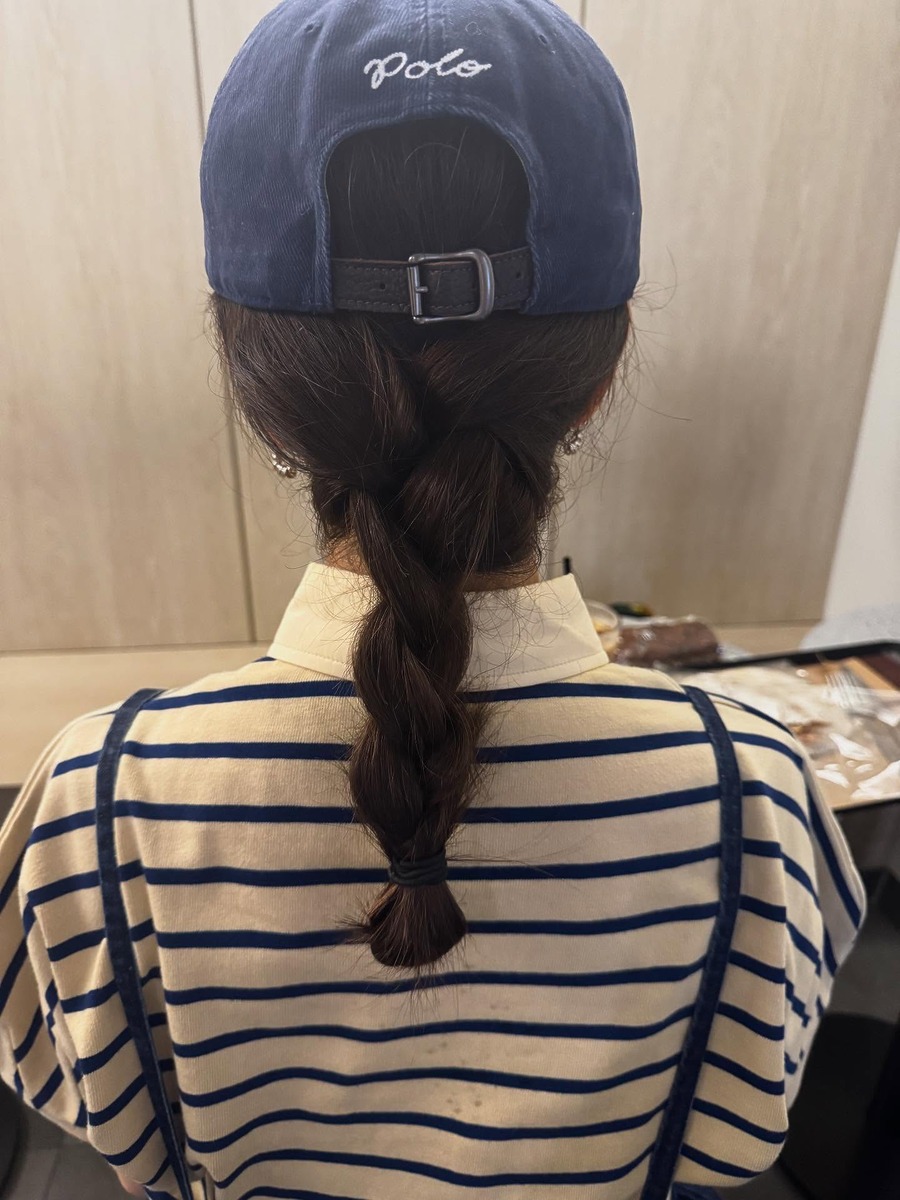 한지민 동안패션 소두모자