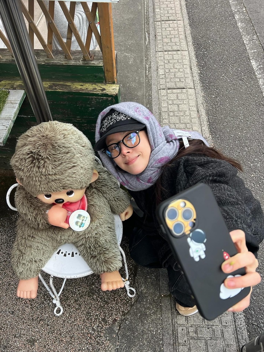 한지민 동안패션 소두모자