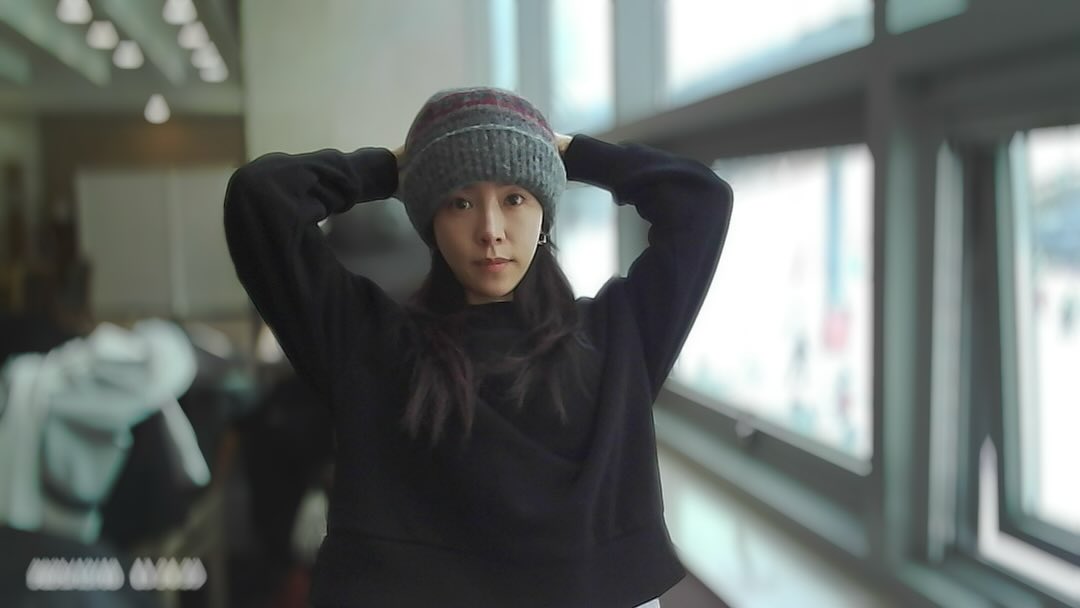 한지민 동안패션 소두모자 비니스타일링