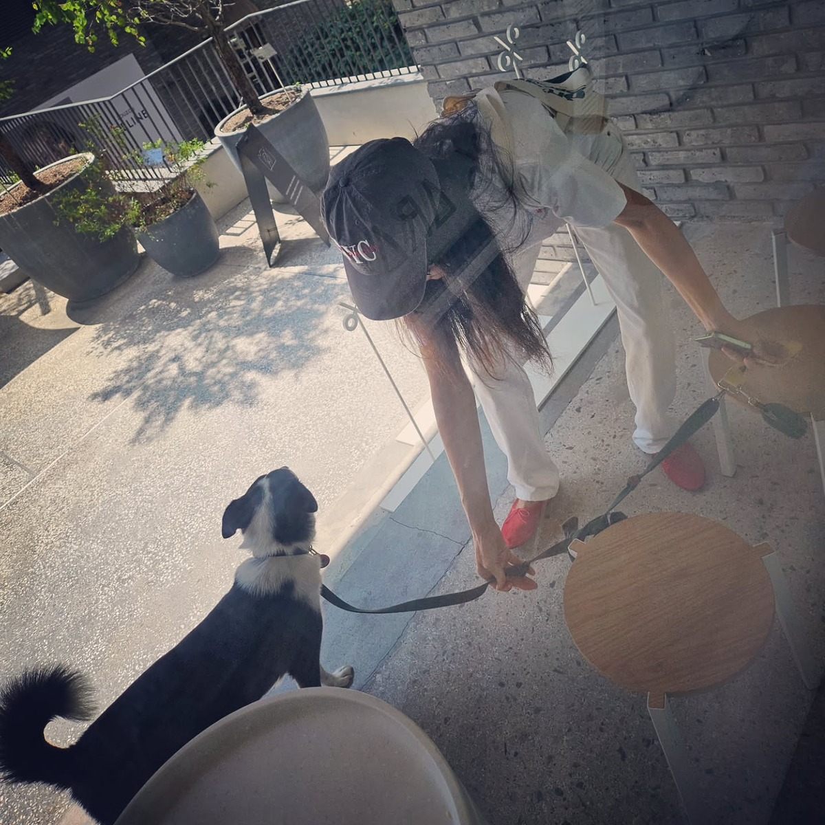 공효진 동안패션 레드슈즈