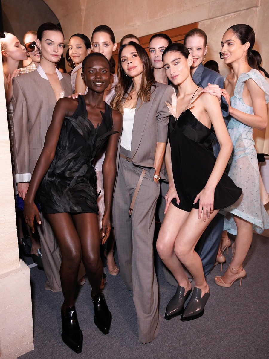 빅토리아베컴 팬츠수트 파리컬렉션