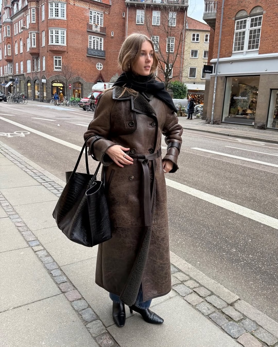 leather outerwear, leather outfit, leather trend 2026, vintage leather outerwear, 빈티지 레더, 레더, 레더아우터