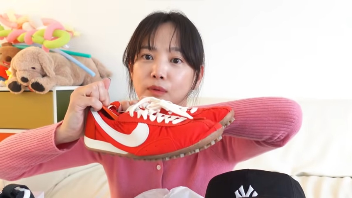 윤승아 레드슈즈 운동화 나이키 자크뮈스