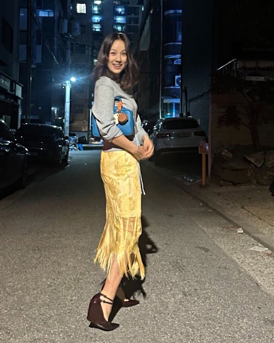 이효리 하객룩 노란색 YELLOW SKIRT