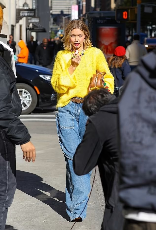 지지하디드 노란색