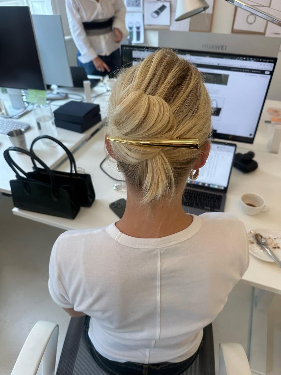 2026 hair trend, hair upstyle trend, bun hair, hair accessories, 헤어 액세서리, 헤어 트렌드, 업스타일 헤어, 번헤어