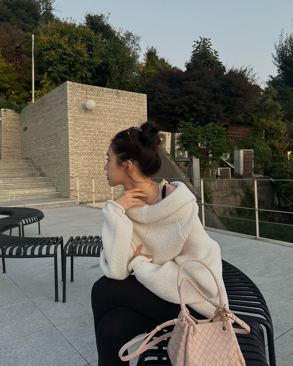 손나은 보테가베네타 핑크가방