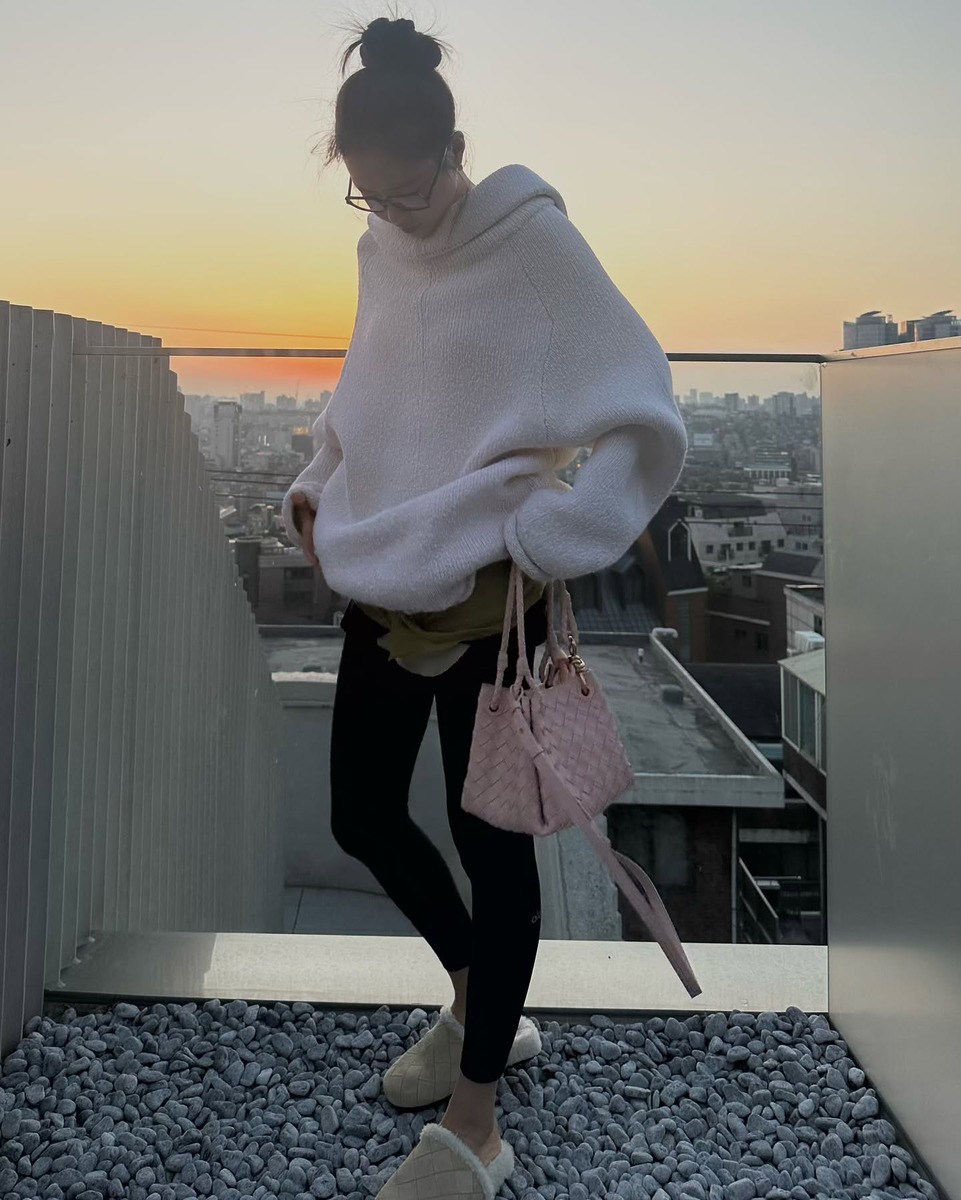 손나은 보테가베네타 핑크가방