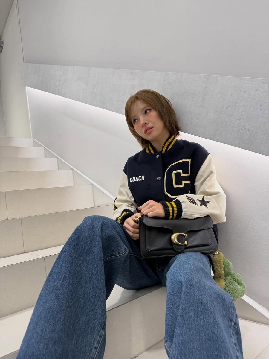 아이들 소연 바시티재킷