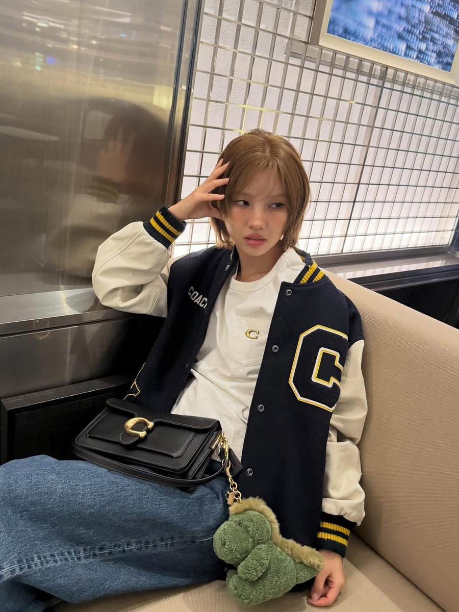 아이들 소연 바시티재킷