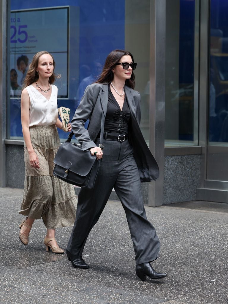 악마는프라다를입는다2 앤해서웨이