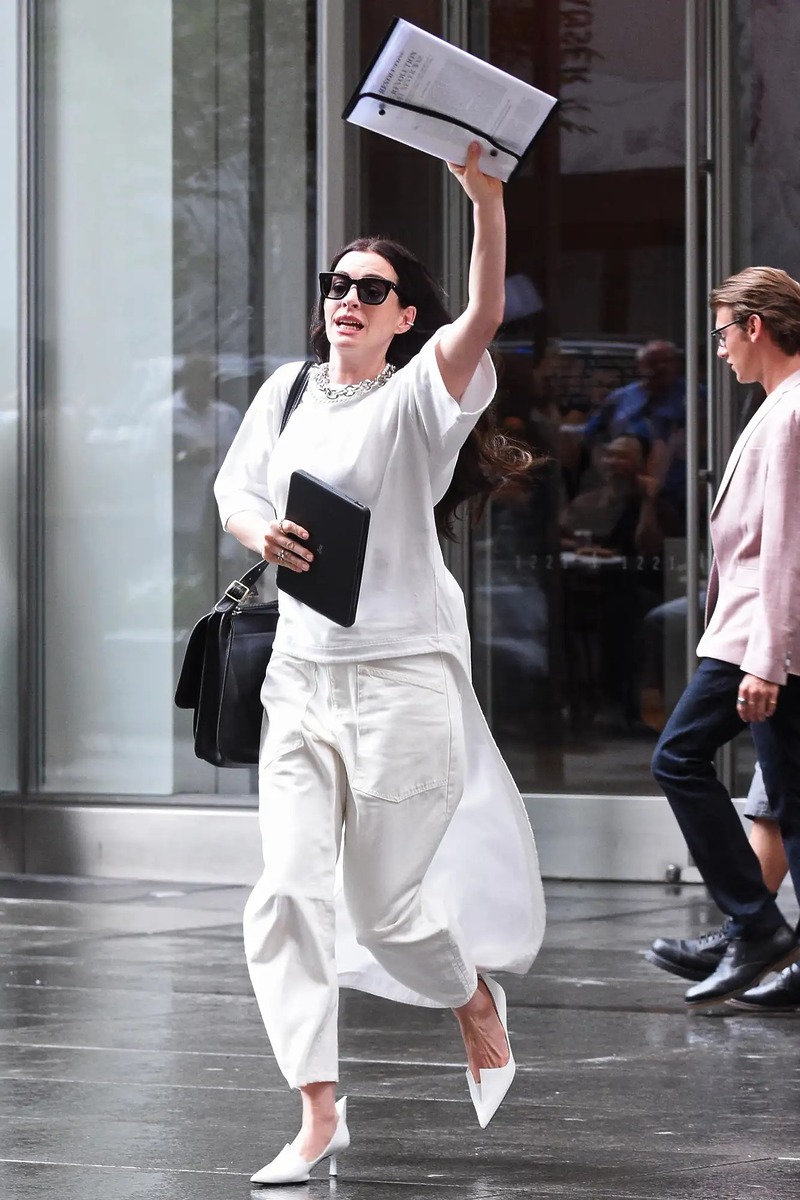 악마는프라다를입는다2 앤해서웨이