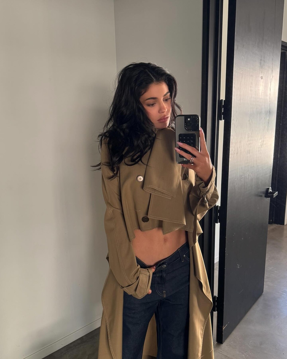 숏트렌치코트 카일리제너