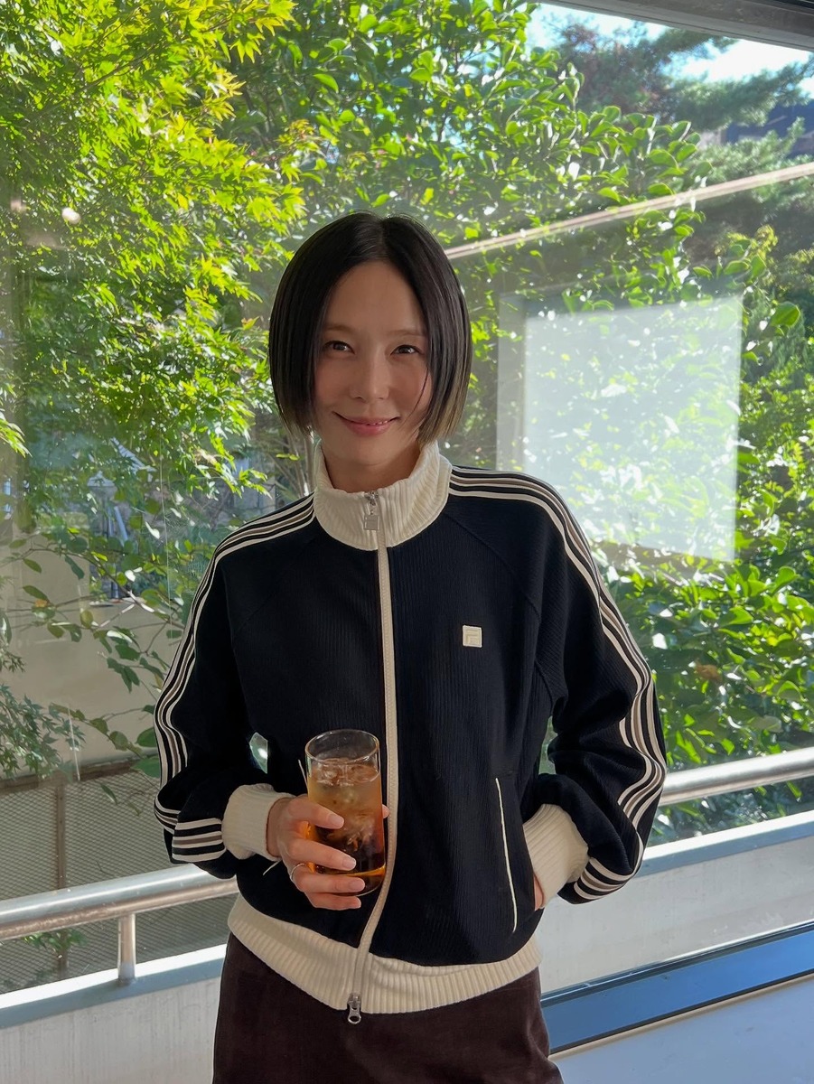 김나영 투웨이집업 트랙재킷