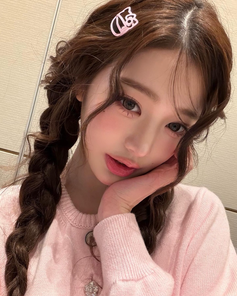 장원영 카디건 레드 BARRIE 배리