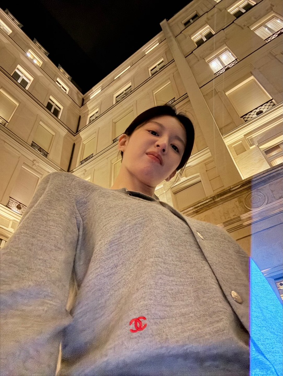 고윤정 그레이 카디건 샤넬