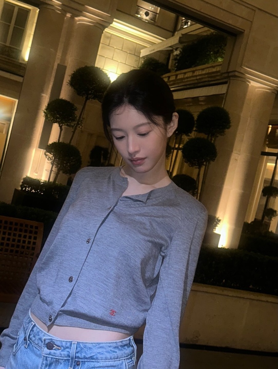 고윤정 그레이 카디건 샤넬