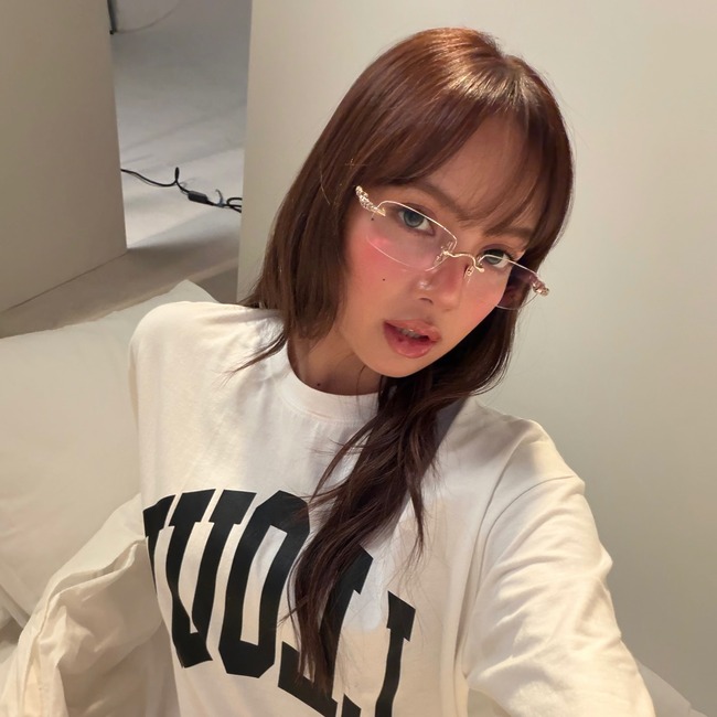 2026 spring/summer makeup trend, makeup trend, blusher, peach blusher, baked peach makeup, 피치 블러셔, 구운 복숭아, 복숭아 메이크업, 구운 복숭아 메이크업