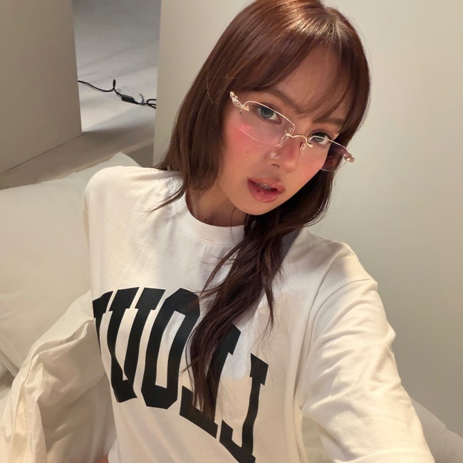 2026 spring/summer makeup trend, makeup trend, blusher, peach blusher, baked peach makeup, 피치 블러셔, 구운 복숭아, 복숭아 메이크업, 구운 복숭아 메이크업