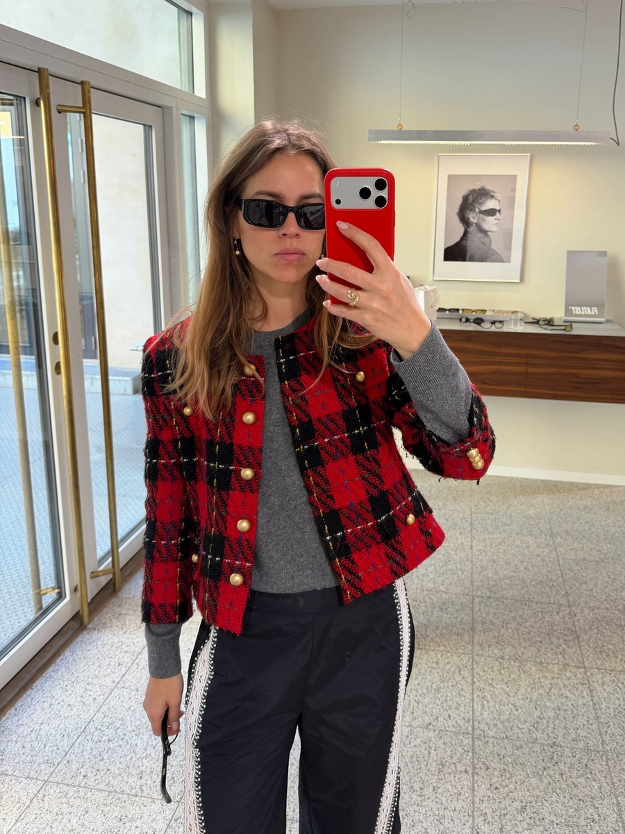 red outfit, 2026 red fashion, red color styling, 레드 컬러 스타일링, 레드 포인트, 레드 패션